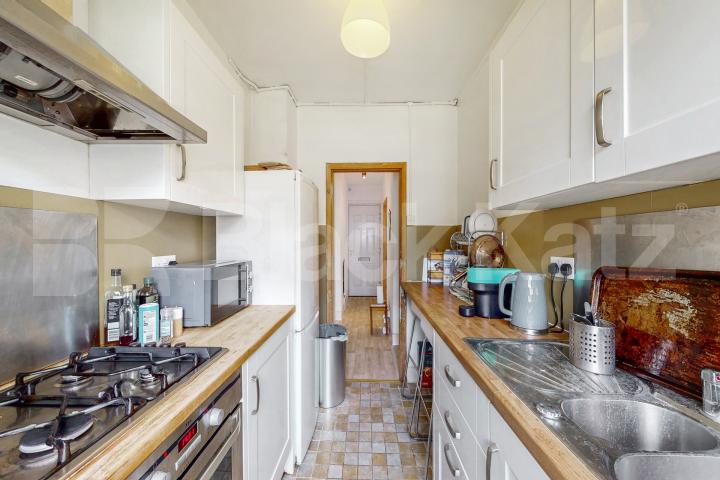 Charming three bedroomed apartment Congreve street, Elephant and Castle